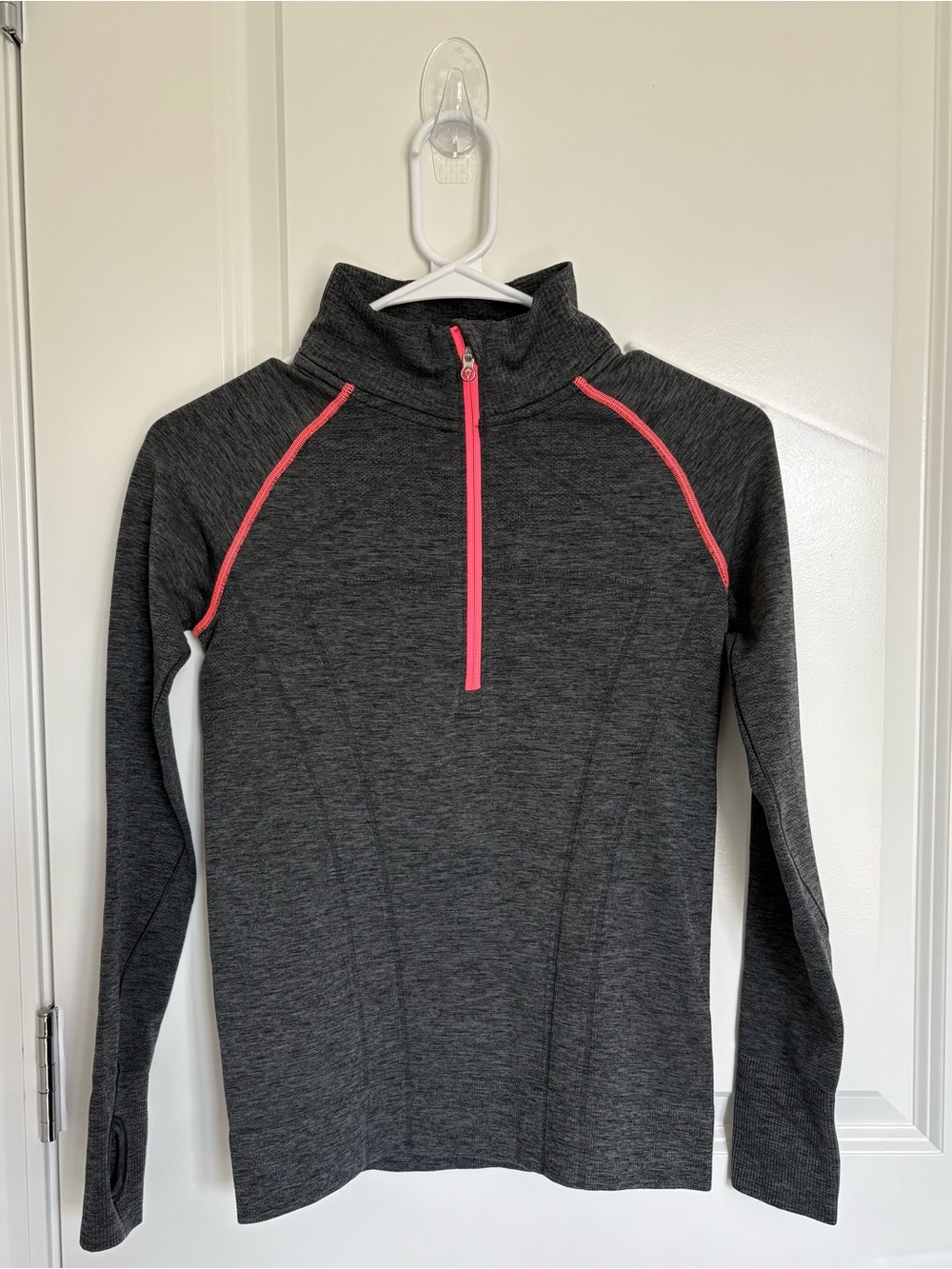 Ivivva LuLulemon Charcoal Quarter Pullover w/ Pink Trim. Girls size 12
NWOT